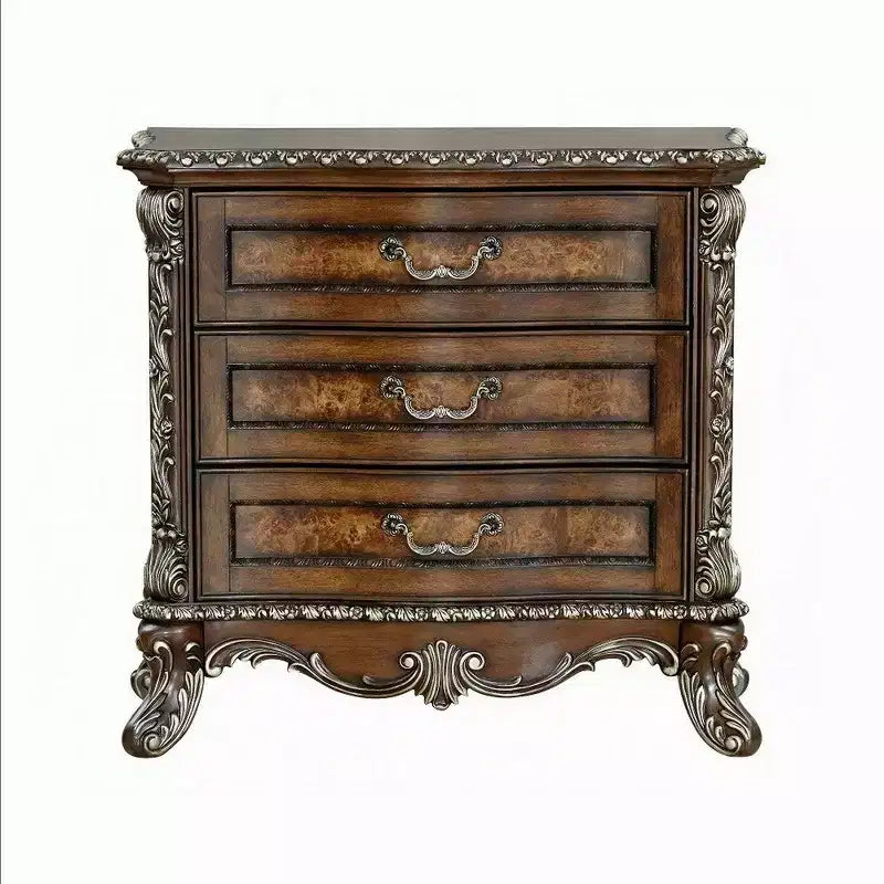 Comodino in legno ciliegio scuro, finiture floreali tradizionali, 3 cassetti, singolo