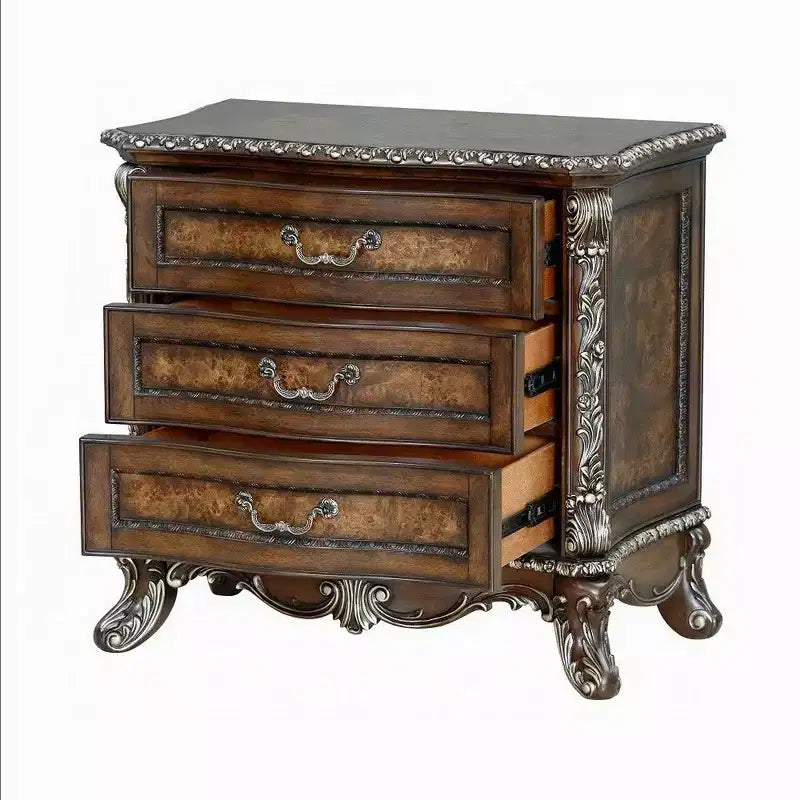 Comodino in legno ciliegio scuro, finiture floreali tradizionali, 3 cassetti, singolo