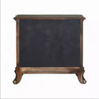 Comodino in legno ciliegio scuro, finiture floreali tradizionali, 3 cassetti, singolo