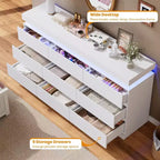 Cassettiera moderna 63" in bianco e nero a 9 cassetti con luci LED e stazione di ricarica