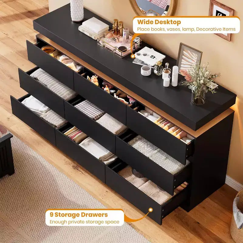 Cassettiera moderna 63" in bianco e nero a 9 cassetti con luci LED e stazione di ricarica