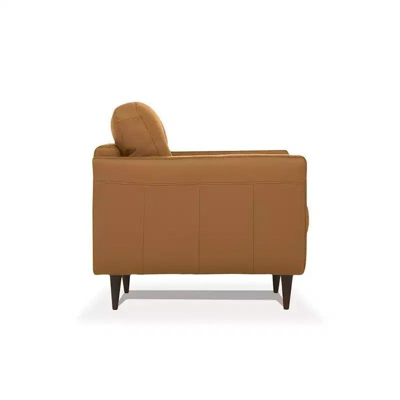 Poltrona d'accento in pelle color cammello, con bottoni, a seduta singola