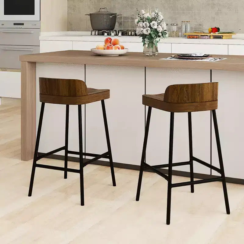 Sgabello da bar rustico marrone e nero, schienale basso, senza braccioli, seduta singola