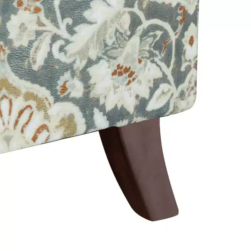 Poltrona a pozzetto con rifiniture borchiate, vari colori, set da 2, 1 posto